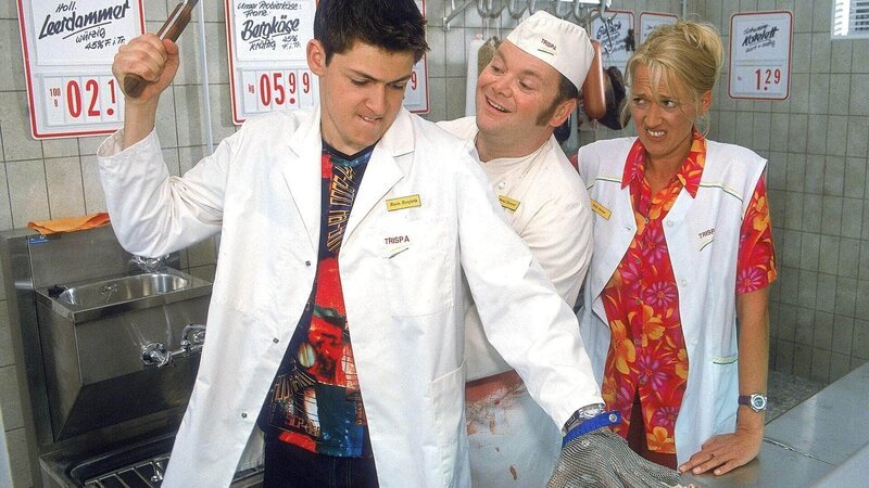 Rita (Gaby Köster) und Bernie (Georg Alfred Wittner, M.) zweifeln, ob Kevin (Kevin Lorenz) seine Prüfung schaffen wird, obwohl er hart trainiert … – Bild: TVNOW