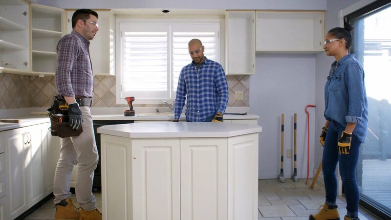 Nilesh and Rina need the help of the Property Brothers so they can stay in their beloved home. – Bild: HGTV