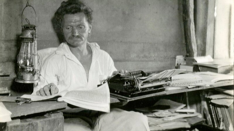 Dr. Friedrich Ritter will als veganer Robinson die Welt verbessern. Florena 1933. – Bild: phoenix/​ZDF/​Jürgen Stumpfhaus