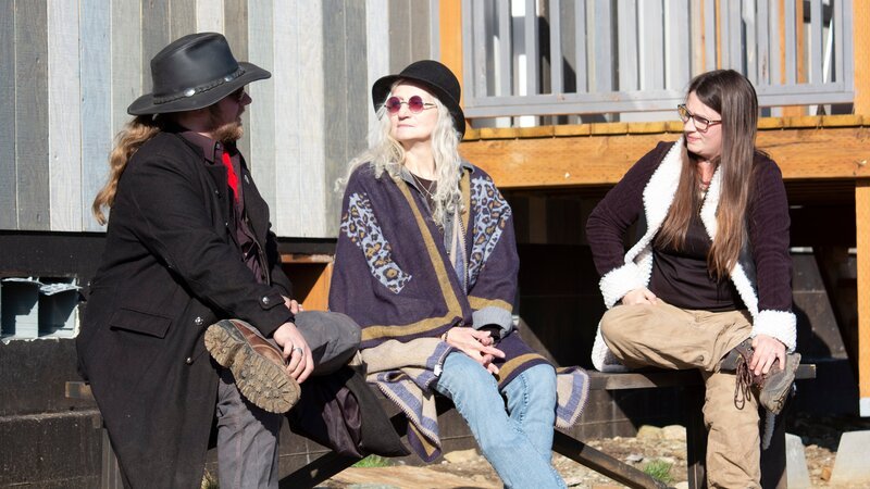 Ami speaks to Noah and Rain about her plans to return the longhorns to the ranch. – Bild: Discovery Channel