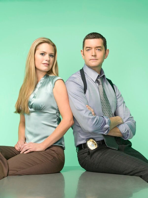 Maggie Lawson als Juliet O’Hara und Tim Omundson als Carlton Lassiter – Bild: USA Network /​ UNIVERSAL CHANNEL