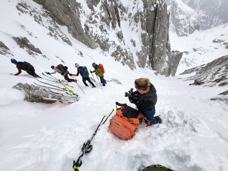 Aufstieg zur westlichen Hochgrubachspitze. – Bild: MATHEA FILM /​ ORF /​ Mathea Holaus