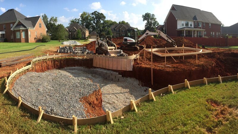 Schumacher’s new swimming pool under construction. – Bild: Discovery Communications