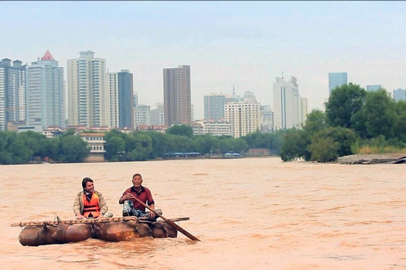 Der Zhangye-Nationalpark im Zentrum der Provinz Gansu ist berühmt für seine geologischen Formationen; riesige Felsmassive in den wildesten Farben. – Bild: Electron Libre Productions