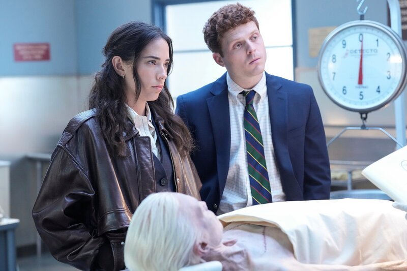 Special Agent Lala Dominguez (Mariel Molino, l.); Special Agent Bernard Randolf (Caleb Foote, r.) – Bild: Greg Gayne /​ CBS ENTERTAINMENT – Paramount