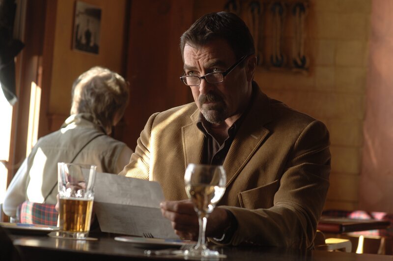 Billies frühere Zeugnisse sind gar nicht schlecht – wieso wurde sie plötzlich zur Problemschülerin? – Bild: CBS BROADCASTING INC. All Rights Reserved