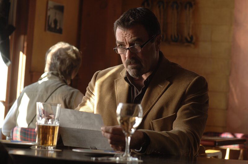 Billies frühere Zeugnisse sind gar nicht schlecht – wieso wurde sie plötzlich zur Problemschülerin? – Bild: CBS BROADCASTING INC. All Rights Reserved