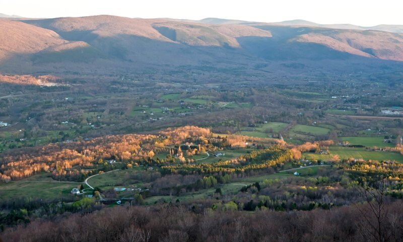 Green Mountain National Forrest, Vermont – View of East Dorset from the top of Green Mountain National Forest. – Bild: National Geographic Channels
