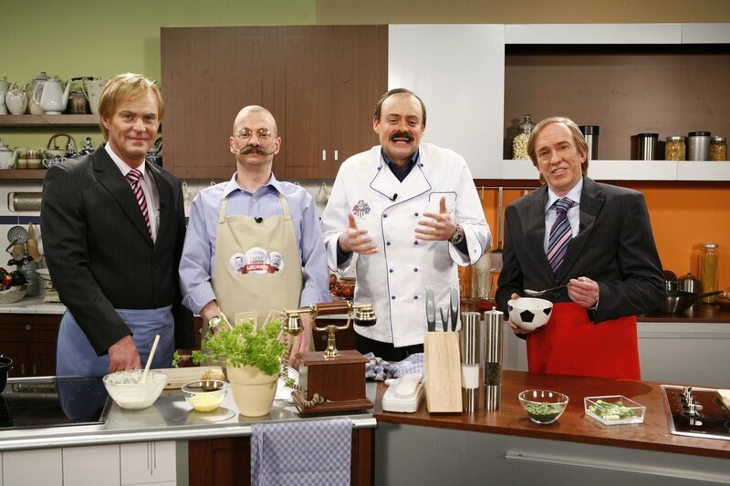 Im Kochstudio: (v.l.n.r.) Gerhard Delling (Michael Müller), Horst Lichter (Michael Kessler), Johann Lafer (Max Giermann) und Günter Netzer (Peter Nottmeier) ... – Bild: ProSieben / Kai Schulz Eigenproduktionsbild frei Im Kochstudio: (v.l.n.r.) Gerhard Delling (Michael Müller), Horst Lichter (Michael Kessler), Johann Lafer (Max Giermann) und Günter Netzer (Peter Nottmeier) ... – Bild: ProSieben / Kai Schulz Eigenproduktionsbild frei