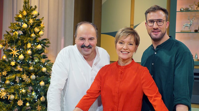 SWR EINFACH.FRISCH.ANDERS!, „Weihnachten“. Starkoch Johann Lafer stellt sich dem ultimativen Rezeptduell mit Sören Anders. Die Idee: Ein weihnachtliches Lieblingsgericht, zwei Spitzenköche, zwei völlig verschiedene Interpretationen. v.i.: Johann Lafer, Evelin König, Sören Anders – Bild: SWR