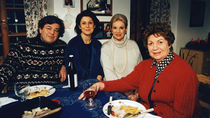 Erwin Steinhauer, Mona Seefried, Johanna v. Koczian, Inge Konradi. – Bild: ZDF und ORF, Milenko Badzic