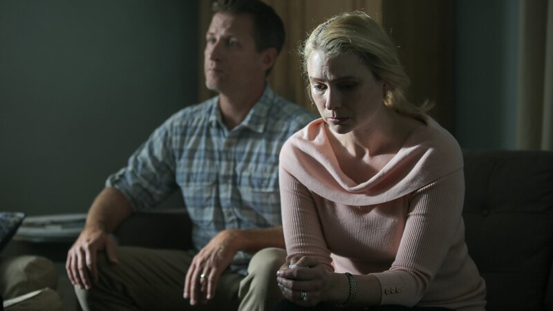 MS Actor Dana (Kathleen Dobbs) with Actor Duane (Thomas John Murphy) in background – Bild: Discovery Communications, LLC