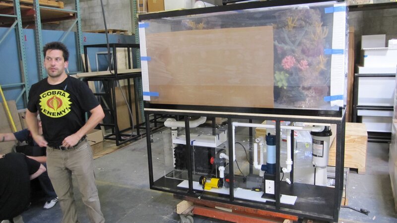 Fort Lauderdale, FL, USA: Director of photography Ian Choplick takes a break between scenes. – Bild: National Geographic Channels /​ Sara Hayworth
