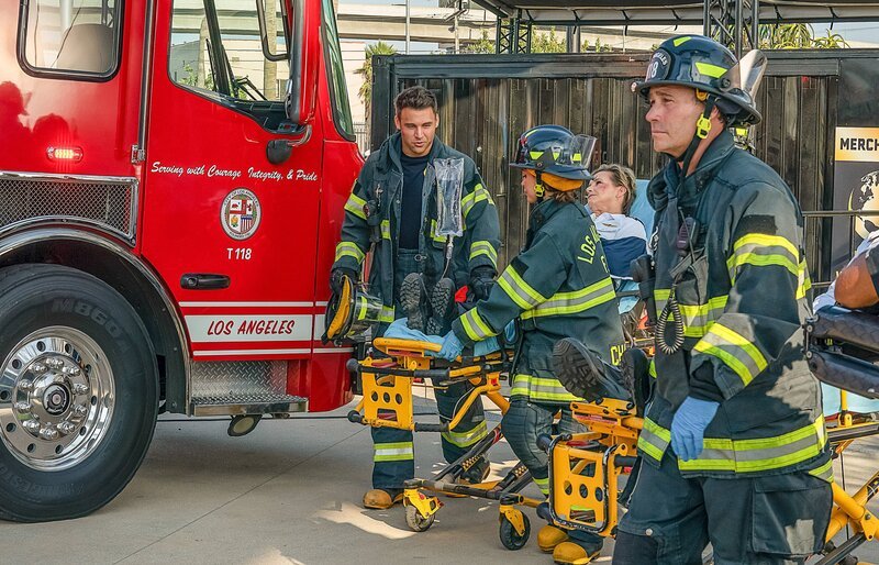 Ryan Guzman (Eddie Diaz). – Bild: ORF/​PRO7/​© 2023 20th Television/​Jack Zeman