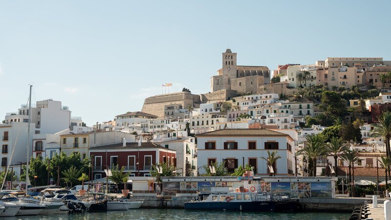 Ibiza Stadt – Bild: ZDF und Lara Schatz