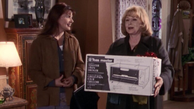 Monica (Roma Downey), Annie Doyle (Piper Laurie) (v.l.) – Bild: CBS Studios International