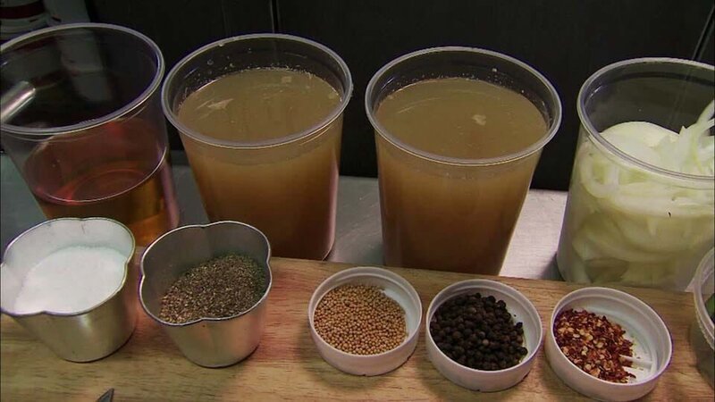 Various sauces and spices. – Bild: Discovery Channel