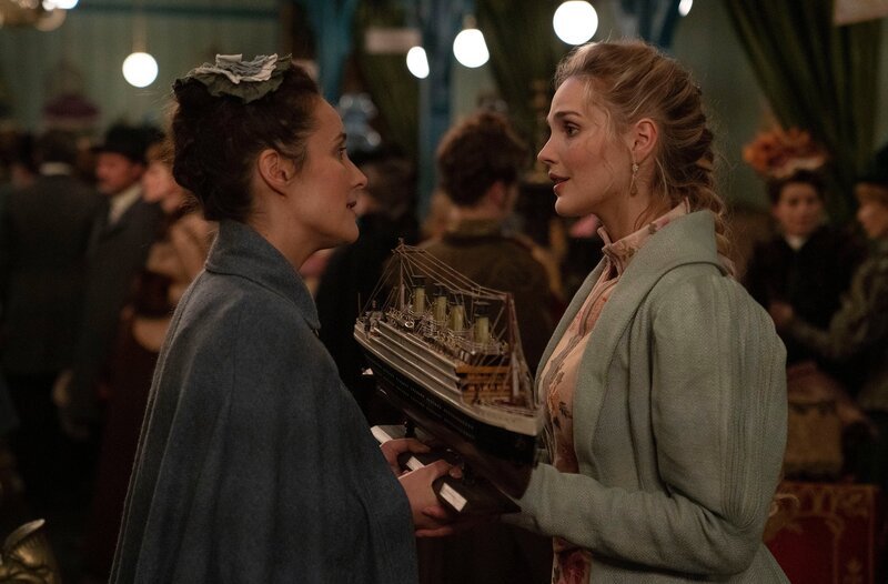 Rose Rivière (Julie de Bona, l.) und Alice de Jeansin (Camille Lou). – Bild: WDR/​Denis Manin /​ TF1/​ Quad Télévision