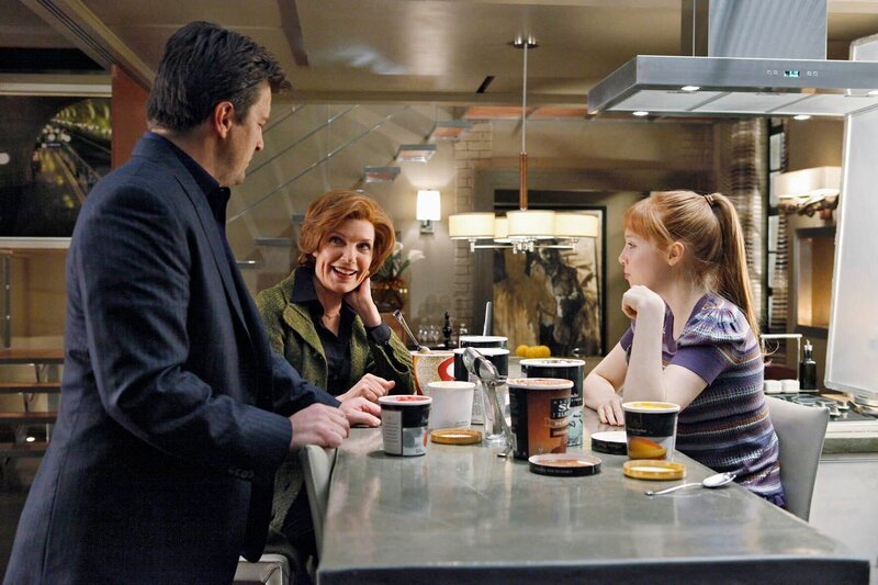 L-R: Richard Castle (Nathan Fillion), Martha Rodgers (Susan Sullivan) und Alexis Castle (Molly C. Quinn) – Bild: ABC/​Karen Neal /​ Marlyse Press Photo/​MPP