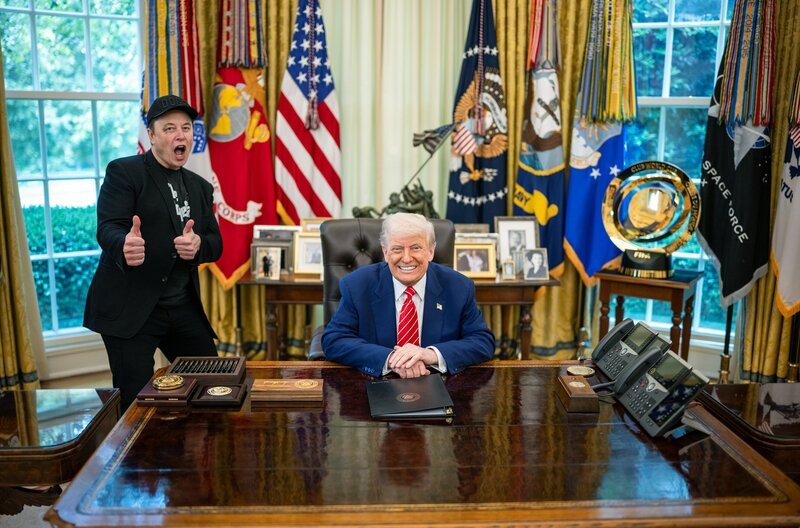 Eine Zeitlang war Multimilliardär Elon Musk mit seiner Behörde DOGE ein enger Gefolgsmann Trumps. – Bild: whitehouse.gov