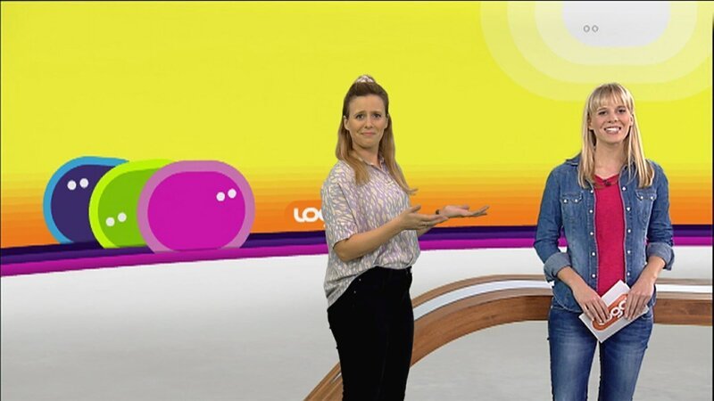 In dem "logo!"-extra: Lindas Reise durch die "logo!"-Welt stolpert Linda von einer merkwürdigen Situation in die nächste. Eigentlich muss sie "logo!" moderieren, aber stattdessen landet sie erst mitten in einem Erklärbeitrag und später im völlig falschen Studio. – Bild: ZDF In dem "logo!"-extra: Lindas Reise durch die "logo!"-Welt stolpert Linda von einer merkwürdigen Situation in die nächste. Eigentlich muss sie "logo!" moderieren, aber stattdessen landet sie erst mitten in einem Erklärbeitrag und später im völlig falschen Studio. – Bild: ZDF