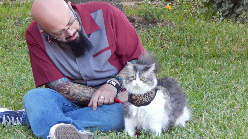 Jackson Galaxy, talks to Wolfie. – Bild: Discovery Communications