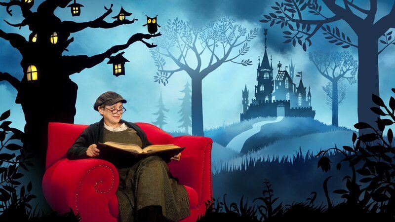 Katharina Thalbach erzählt die Geschichte vom „Dornröschen“. – Bild: rbb/​Hanna Boussouar