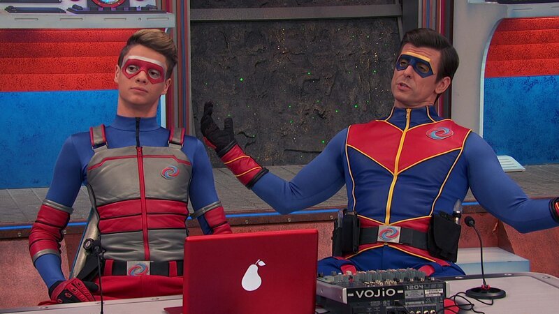 L-R: Henry Hart (Jace Norman), Captain Man /​ Ray Manchester (Cooper Barnes) – Bild: ViacomCBS