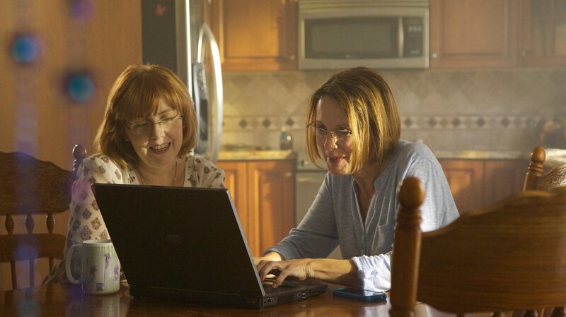 Sheila sitting at her laptop. – Bild: Discovery Communications