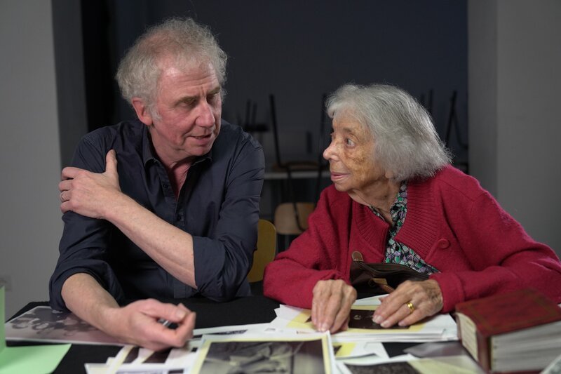 Achtmal besuchte Regisseur und Autor Raymond Ley die Holocaustüberlebende Margot Friedländer und suchte mit ihr Orte ihrer Jugend auf. Daraus entstand ein außergewöhnliches Porträt. Zum 104. Geburtstag gedenkt „Terra X History“ der Jahrhundertfrau. – Bild: Raymond Ley /​ ZDF