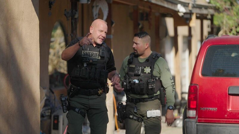 Manfred und Daniel im Einsatz /​ manfred and Daniel while operation – Bild: Warner Bros. Discovery, Inc. or its subsidiaries and affiliates