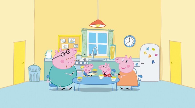 La chambre de Peppa et George ressemble à un champ de bataille. Avec l’aide de papa et maman cochon, ils inventent un jeu pour ranger leur chambre … – Bild: Plurimedia