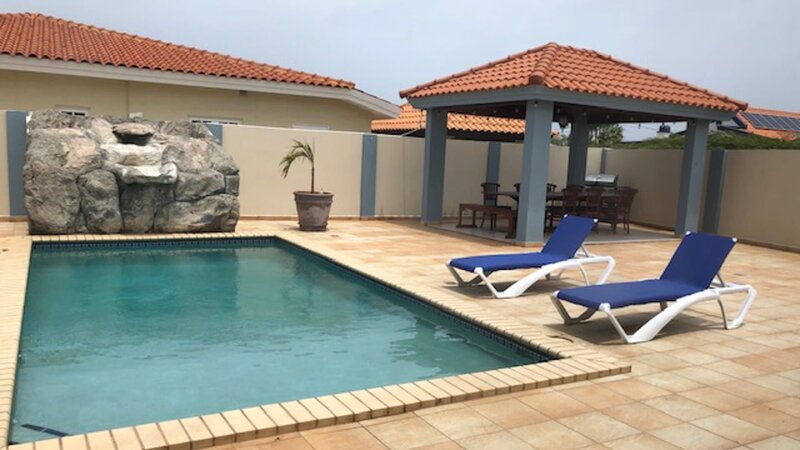 Pool of Casa Good Times property in Aruba. As seen on HGTV’s Caribbean Life – Bild: Discovery, Inc. All Rights Reserved.