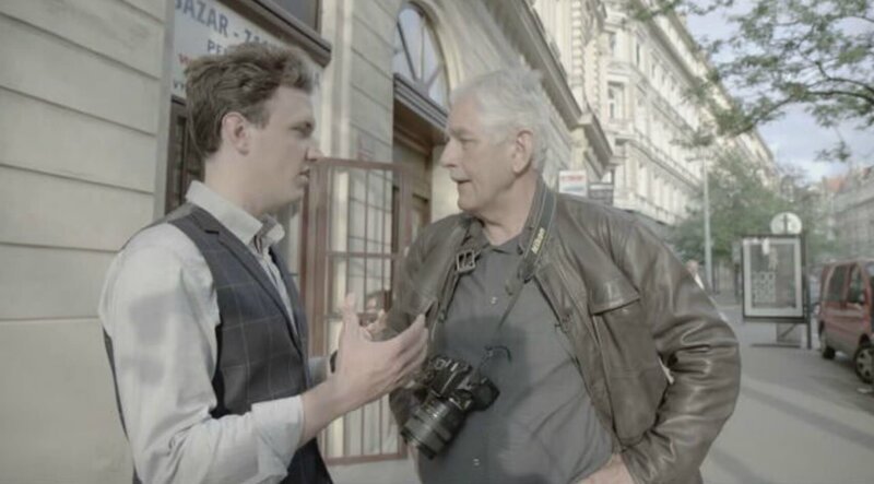 Von links: Maximilian Maier mit Zeitzeugen Joseph Raz. – Bild: BR/​Juno Film UG/​Dominik Preisenhammer