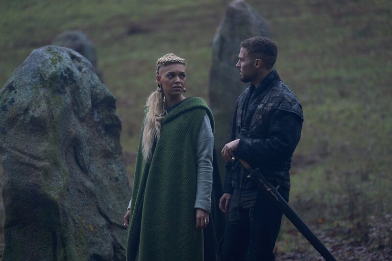 Gweneviere (Jordan Alexandra), Arthur Pendragon (Iain De Caestecker) – Bild: CH Media /​ Simon Ridgway