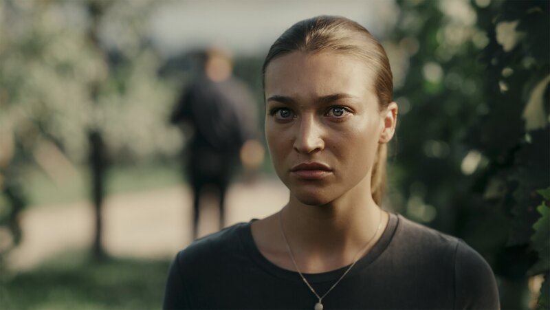 Laura DeCanin (Antonia Moretti) hat Angst um ihren Vater. Was will die Mafia von ihm? – Bild: ServusTV /​ good friends Filmproduktions GmbH