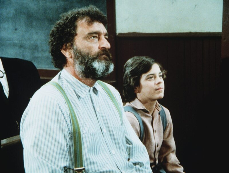 Mr. Edwards und Matthew erwarten gespannt das Urteil im Sorgerechtsprozess um den Jungen. – Bild: Worldvision