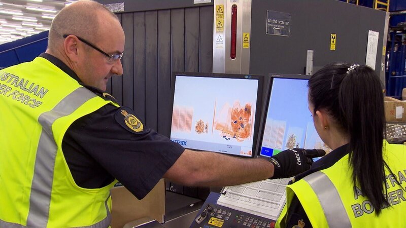 Zwei Frauen aus Vietnam wollen organisches Material importieren, das Australiens Biosicherheit bedroht. – Bild: Seven Productions