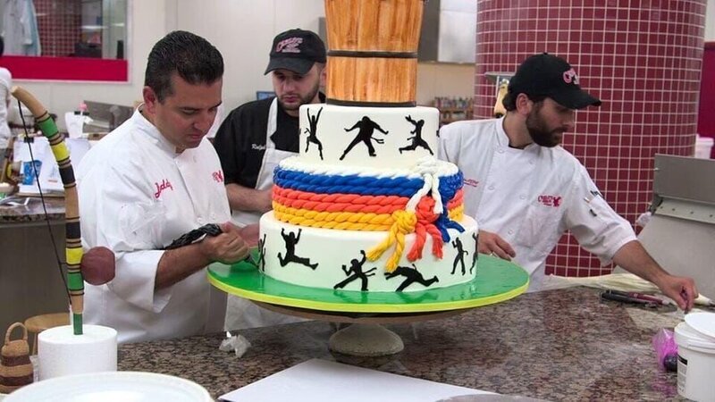 Buddy, Chad, and Ralph work hard to perfect the Capoiera cake. – Bild: Discovery Communications