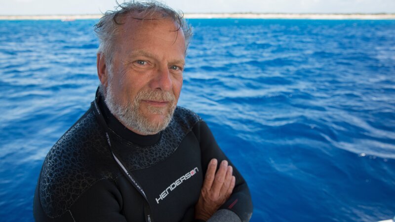 Close-up of Jim Sinclair on boat in swim gear. – Bild: Discovery Channel /​ Discovery Communications