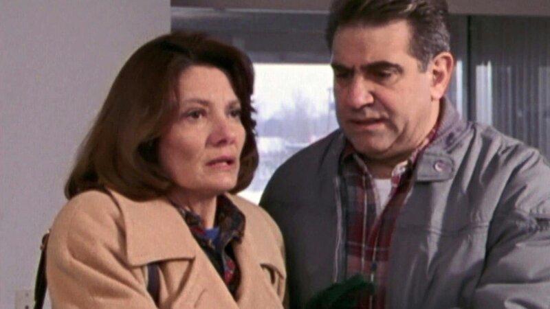 Margaret (Mary-Joan Negro), Bill (Dan Lauria) (v.l.) – Bild: CBS Studios International