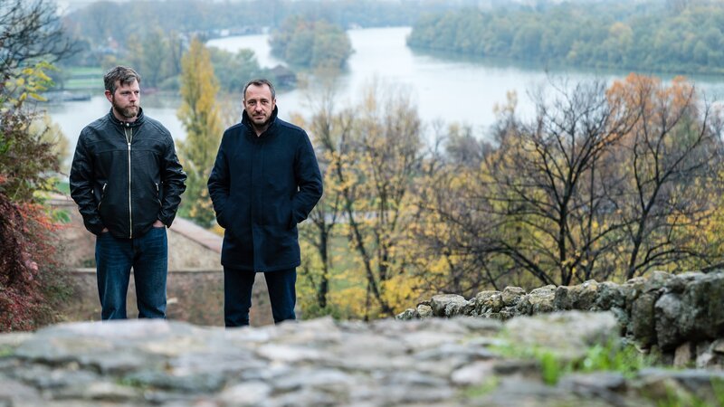 Jack Murphy (Left) and Cameron Prince (right) in Belgrade Serbia. – Bild: Discovery Channel /​ Discovery Communications
