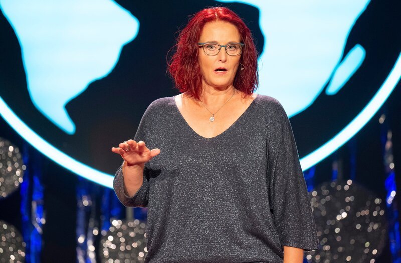 Gast in der Sendung: Kabarettistin Anny Hartmann – Bild: WDR/Melanie Grande Gast in der Sendung: Kabarettistin Anny Hartmann – Bild: WDR/Melanie Grande