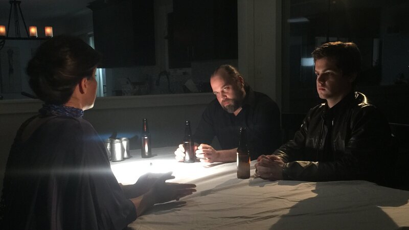 Betty, James and Jay plan a murder. – Bild: Discovery Communications