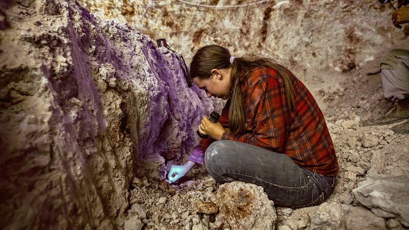 Misfits – Angel Dempsey. – Bild: Discovery, Inc.