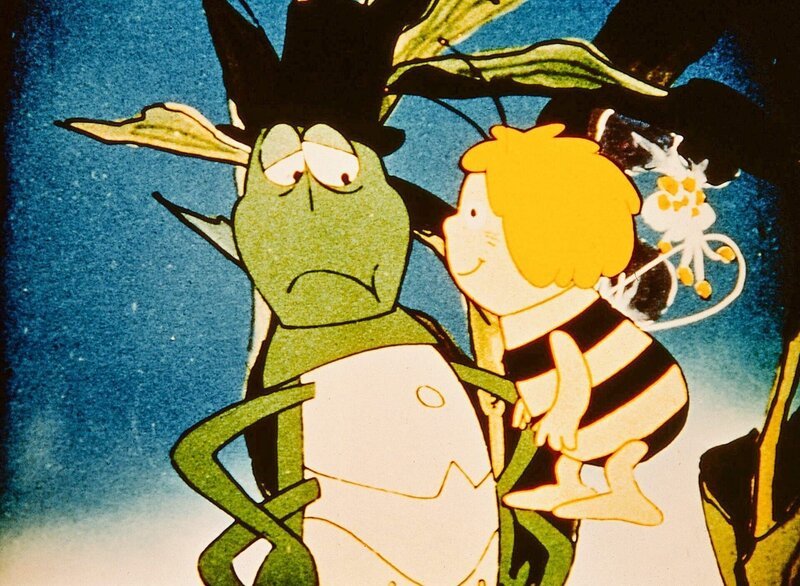 Maja und ihr guter Freund Flip, der Grashüpfer. – Bild: ORF/​ZDF/​Apollo-Film