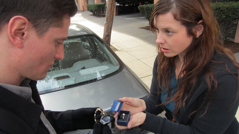 William Alderman and Christine looking at stolen items (recreation). – Bild: Discovery ID