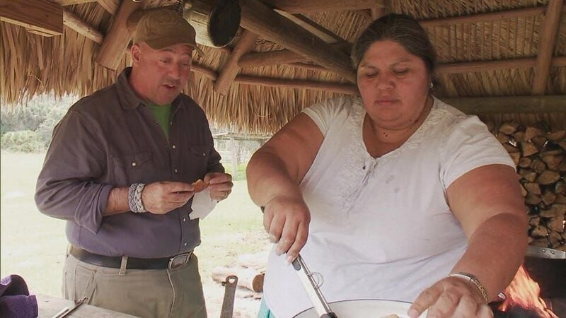 Andrew Zimmern (l.) – Bild: Discovery Channel