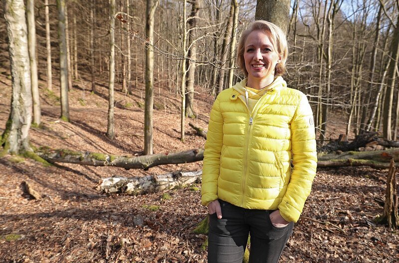 Anna Lena Dörr im Saarkohlenwald. – Bild: SWR/​Thomas Keck