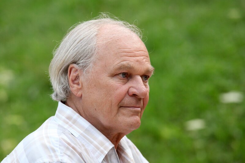 Michael König (Lehrer Sternhagen). – Bild: ORF